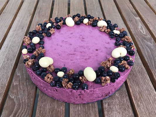 Gluten-free bilberry-yoghurt cheesecake