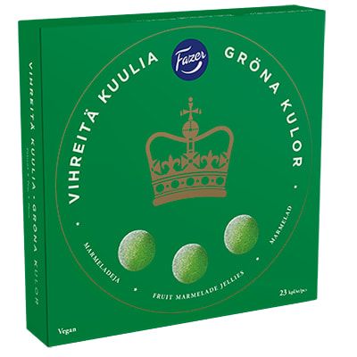 Een groene doos Fazer Green Jellies van Fazer, versierd met een gouden kroon en drie jellybeans op de voorkant. Op de verpakking staat aangegeven dat deze Finse fruitmarmelade veganistisch snoepgoed is.