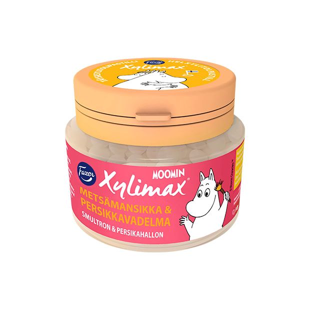A round jar of Fazer Moomin Xylimax Full Xylitolpastil, made in Finland, with a peach lid, gelatine-free xylitol pastilles, Moomin illustrations, and Finnish-Swedish text: “Metsämansikka & Persikkavadelma, Smultron & Persikahallon.”.