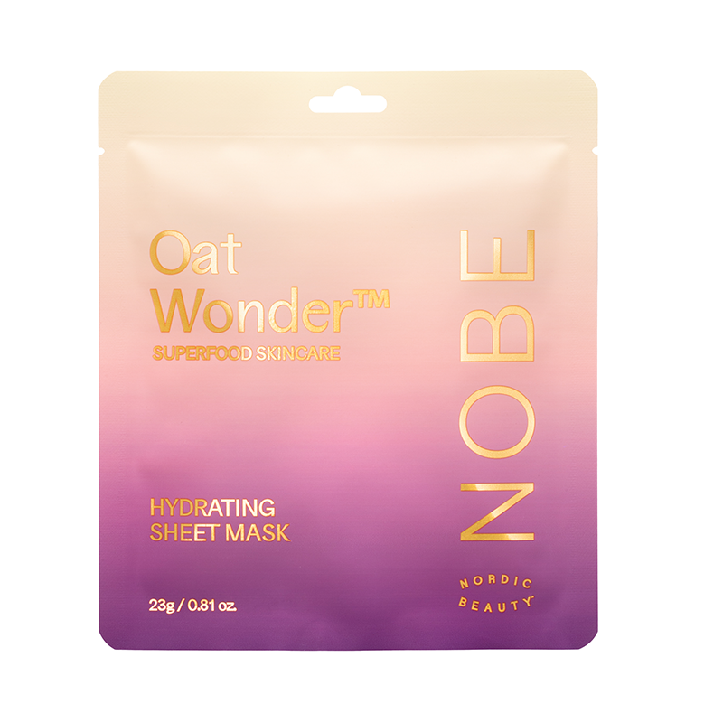 Die rosa-beigefarbene Packung mit der Aufschrift NOBE Oat Wonder® Hydrating Sheet Mask von NOBE Nordic Beauty, 23 g, ist eine feuchtigkeitsspendende Gesichtsmaske mit nährendem Haferöl.