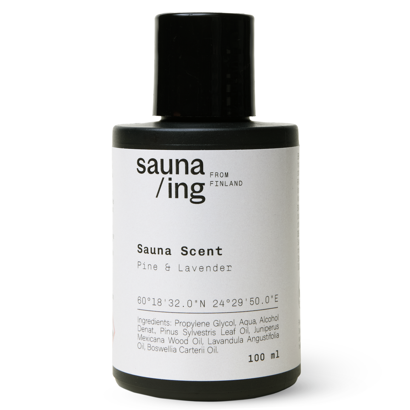 Die schwarz-weiße 100-ml-Flasche sauna/ing Sauna Scent Pine & Lavender mit Koordinaten und Inhaltsstoffen auf dem Etikett kombiniert den Saunaduft der Kiefer mit dem Lavendelaroma der Marke sauna/ing.