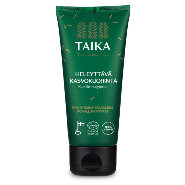 Eine grüne Tube Taika Brightening Face Scrub für alle Hauttypen, mit finnischem und englischem Text, Öko-Zertifizierungslogo und schwarzer Kappe - das feuchtigkeitsspendende Peeling macht die Haut glatt und strahlend.