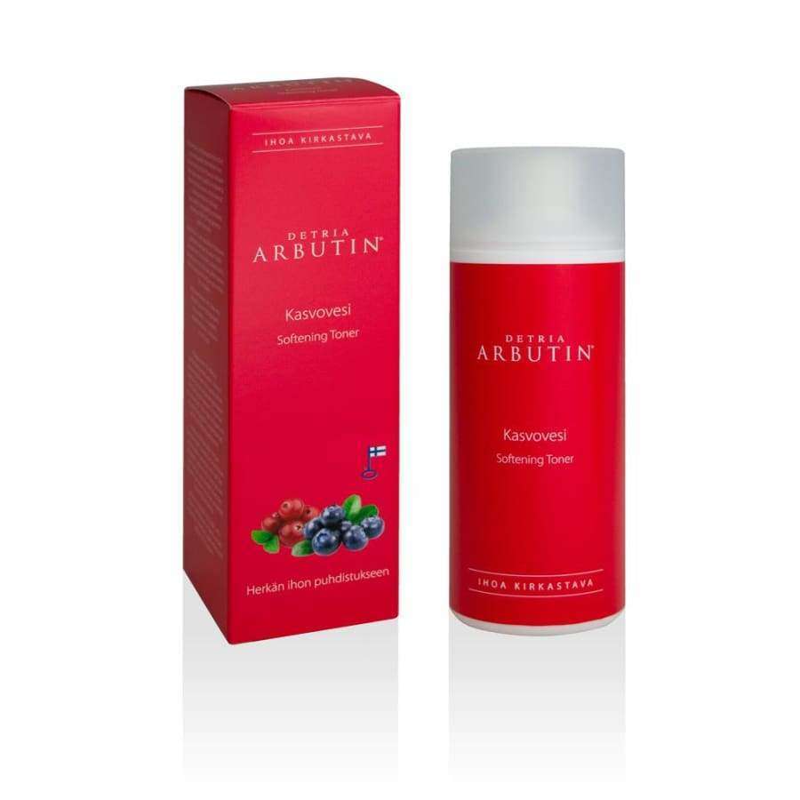 Die rote Schachtel und die Flasche von Detria Arbutin Softening Toner, einem beruhigenden Gesichtswasser gegen Hyperpigmentierung, sind mit Beerenmotiven, dem Produktnamen in Finnisch und Englisch und einem kleinen finnischen Flaggensymbol auf der Schachtel versehen. Marke: Detria Arbutin.
