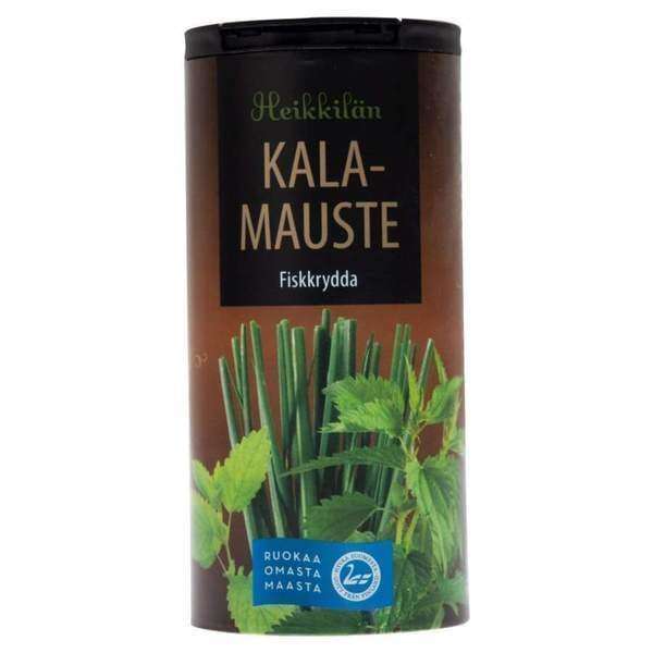 Heikkilä's Fish Seasoning wird in einem braunen zylindrischen Behälter mit Abbildungen von grünen Kräutern und einem blauen Zertifizierungsetikett geliefert. Diese geschmackvolle Kräutermischung von Heikkilä's enthält kein zusätzliches Salz und ist perfekt zum Würzen von Fisch geeignet.