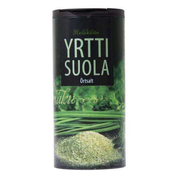 Ein Behälter mit Heikkilä's Herb Salt von Heikkilä's, einer finnischen Kräutersalzmischung. Die Vorderseite zeigt grüne Kräuter, einen Haufen Gewürze und das Wort "Örtsalt" auf dem Etikett.