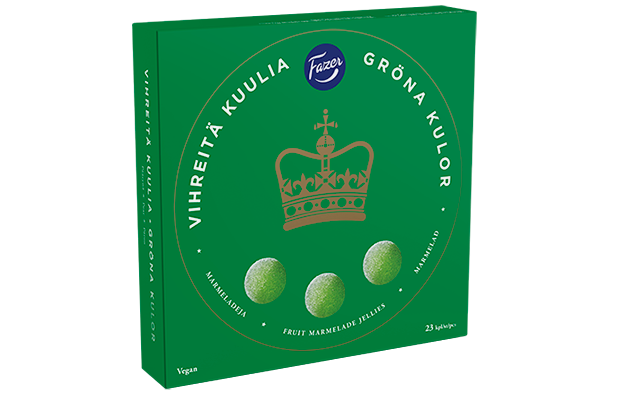 Une boîte verte de Fazer Green Jellies de Fazer, décorée d'une couronne dorée et de trois bonbons à l'avant. L'emballage indique que cette confiserie finlandaise à la marmelade de fruits est un bonbon végétalien.