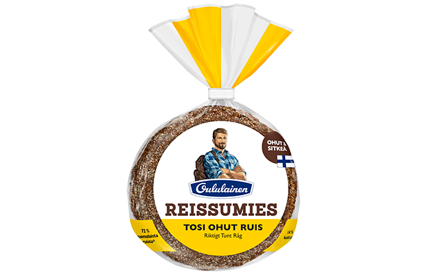 Een pak Oululainen Reissumies Really Thin Rye brood, met een doorzichtige voorkant waarop ronde, dunne volkoren roggebroodjes te zien zijn. Op het etiket staat een geïllustreerde man in een geruit overhemd met een rugzak en een Finse vlag. Merk: Oululainen.