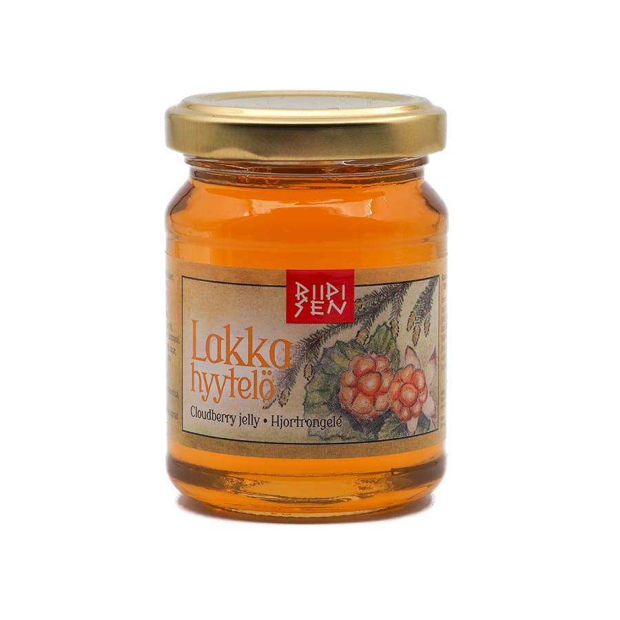 Een glazen pot Riipisen Cloudberry Jelly met een gouden metalen deksel en een geïllustreerd etiket – ideaal om te combineren met vlees- en gevogeltegerechten.