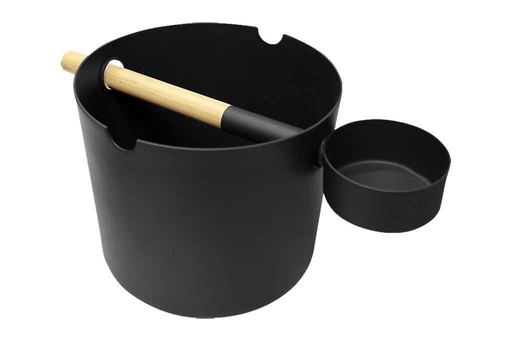 The Emendo Kolo Sauna Bucket & Ladle features a black cylindrical design with Nordic style, wooden handle, side attachment, and rim notches—shown on a white background. A stylish upgrade to your sauna accessories collection.