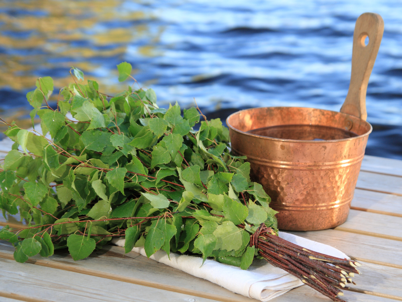 Finnische Mittsommer-Traditionen