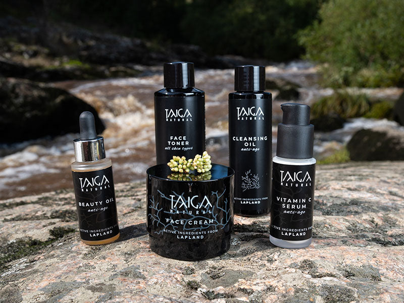 Taiga Cosmetics Produktlinie auf einem sonnigen Felsen