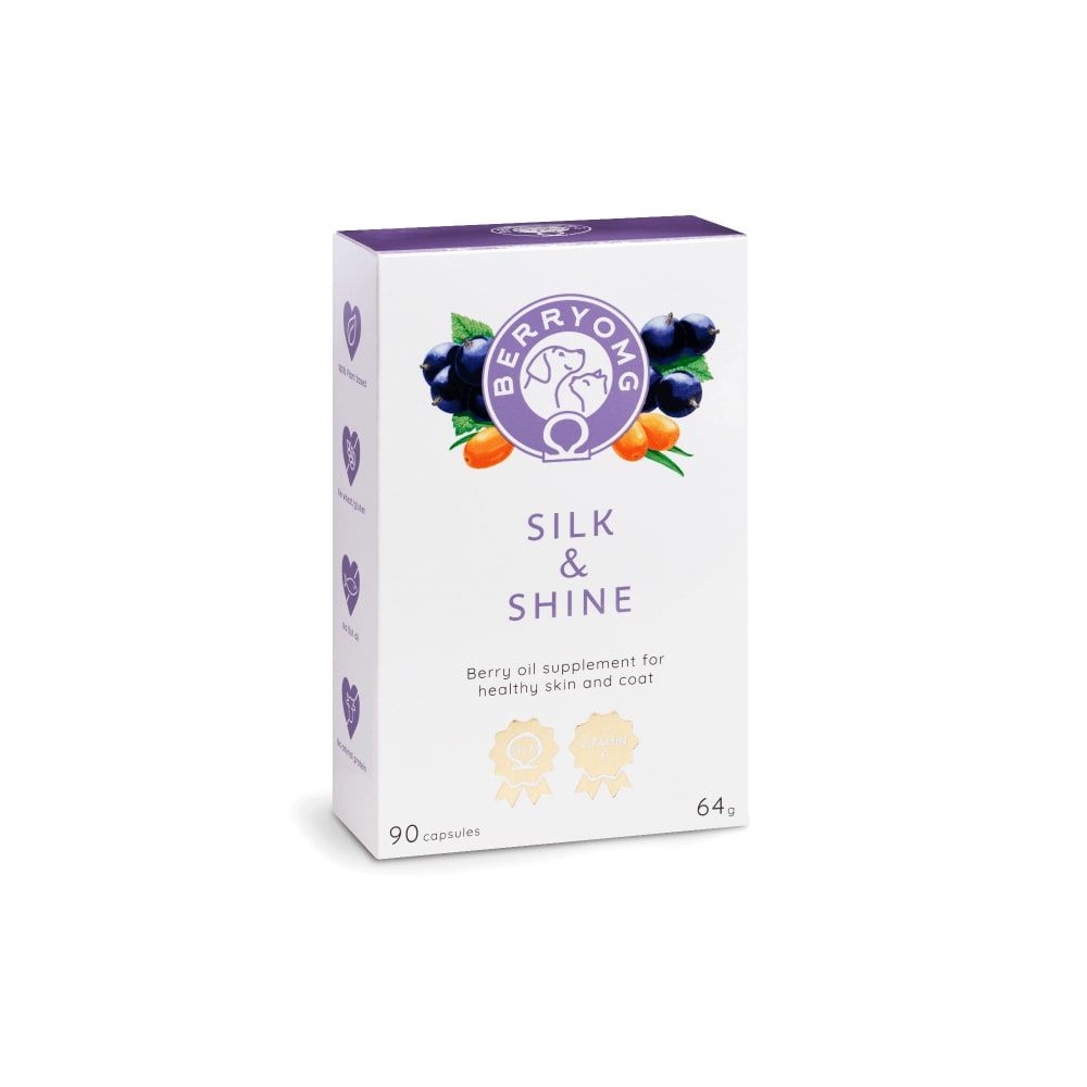 Eine weiß-lila Schachtel mit der Aufschrift Berry OMG Silk & Shine - Beerenöl-Ergänzung mit Omega-Fettsäuren für die Gesundheit von Haut und Fell. Auf der Vorderseite sind Beeren abgebildet und 90 Kapseln (64 g) angegeben.