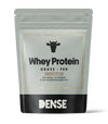 DENSE Grass-Fed Whey Protein Chocolate wird in einem silber-schwarzen Beutel mit einem Kuhsymbol geliefert. Es zeichnet sich durch natürliche Aromen und eine hohe Bioverfügbarkeit aus und bietet eine biologische, kohlenhydratarme Proteinpulveroption.