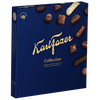 Eine blaue Schachtel mit Pralinen der Fazer Collection von Fazer mit verschiedenen Luxusschokoladen mit goldener Beschriftung, dem Markenlogo, Abbildungen von Pralinenformen und einem Hinweis auf verantwortungsvoll angebauten Kakao.
