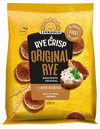 Eine gelbe Tüte Linkosuo Original Rye Crisps zeigt runde, im Ofen geröstete finnische Roggensnacks, einen cremefarbenen Knusperaufsatz, Weizenstängel sowie die Etiketten "Rich in Fibre" und "Vegan". Marke: Linkosuo. Nettogewicht: 150 g.