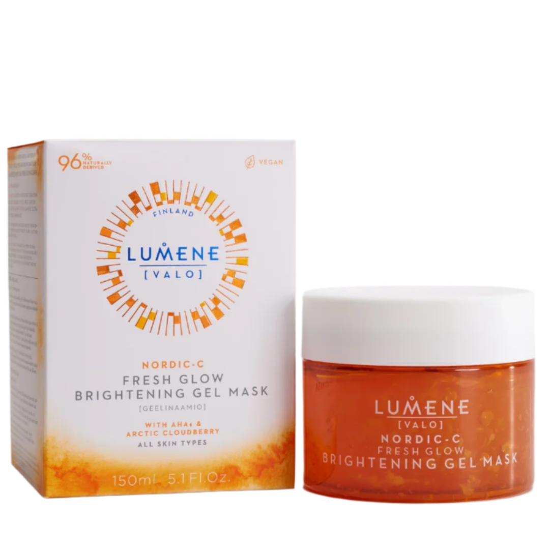 Lumene Nordic-C Fresh Glow Brightening Gel Mask ist eine Vitamin-C-Gelmaske mit AHA-Säuren und arktischer Moltebeere. Die orangefarbene, vegane Rezeptur eignet sich für alle Hauttypen, wie auf der Verpackung hervorgehoben wird. Inklusive Schachtel und Tiegel.
