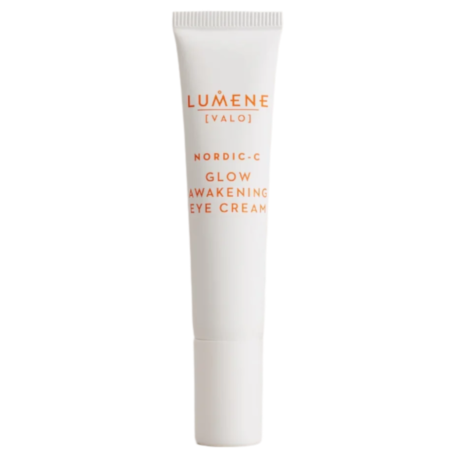Eine weiße Tube der Lumene Nordic-C Glow Awakening Eye Cream mit orangefarbenem Text, der die Vorteile von Vitamin C hervorhebt, ist vor einem schlichten weißen Hintergrund abgebildet.