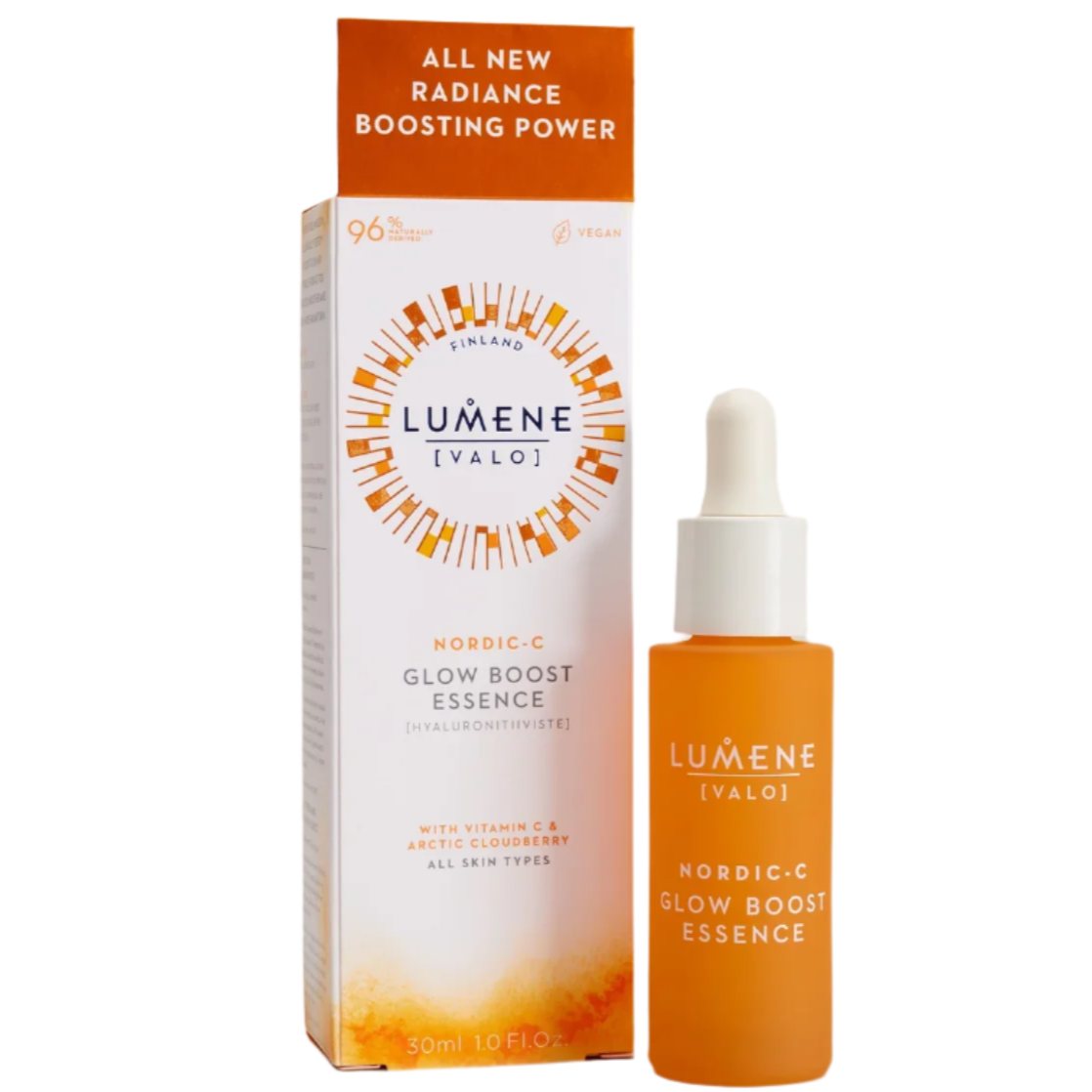 Eine orangefarbene Tropfflasche von Lumene Nordic-C Glow Boost Essence steht neben der Verpackung und wirbt für ein veganes Vitamin-C-Serum mit Hyaluronsäure und arktischer Moltebeere für strahlende Haut.