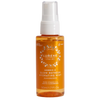 Die 50-ml-Flasche Lumene Nordic-C Glow Refresh Hydrating Mist hat ein orangefarbenes Etikett, weiße Schrift und eine weiße Sprühkappe. Es spendet der Haut Feuchtigkeit und ist mit Vitamin C und arktischer Moltebeere angereichert.