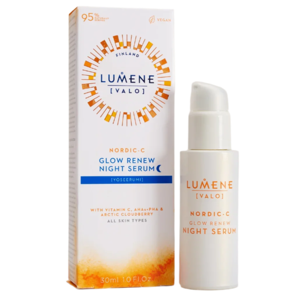 Eine Flasche und eine Schachtel Lumene Nordic-C Glow Renew Night Serum von Lumene mit orangefarbenen und blauen Etiketten, die Vitamin C, AHA+PHA, arktische Moltebeere und eine vegane Formel hervorheben - ideal für Ihre nächtliche Glow-Routine.