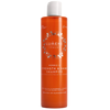 Eine orangefarbene Flasche Lumene Nordic-C Strength & Shine Shampoo für behandeltes oder geschädigtes Haar mit weißem Text und Verschluss. Das Etikett hebt arktische Moltebeeren, Vitamin C und pflanzliches Protein hervor.