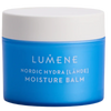 Ein blauer Tiegel mit weißem Deckel mit der Aufschrift Lumene Nordic Hydra Moisture Balm by Lumene, der dreifache Hyaluronsäure für eine intensive Feuchtigkeitsversorgung enthält, ist vor einem weißen Hintergrund fotografiert.