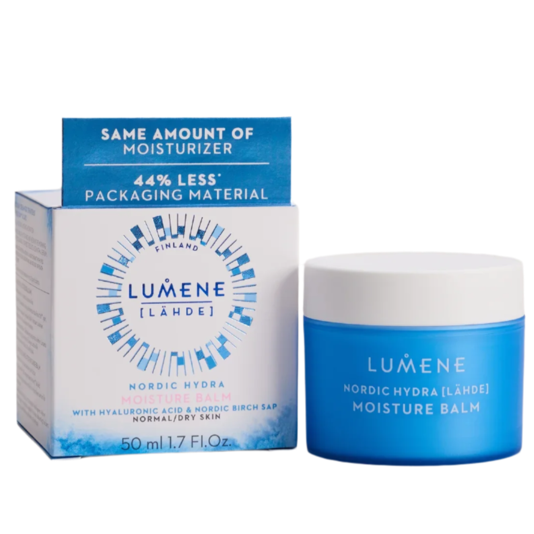 Ein blau-weißer Tiegel des Lumene Nordic Hydra Moisture Balm mit dreifacher Hyaluronsäure steht neben der Verpackung, die die Tiefenhydratation für normale bis trockene Haut und die Reduzierung des Verpackungsmaterials betont.