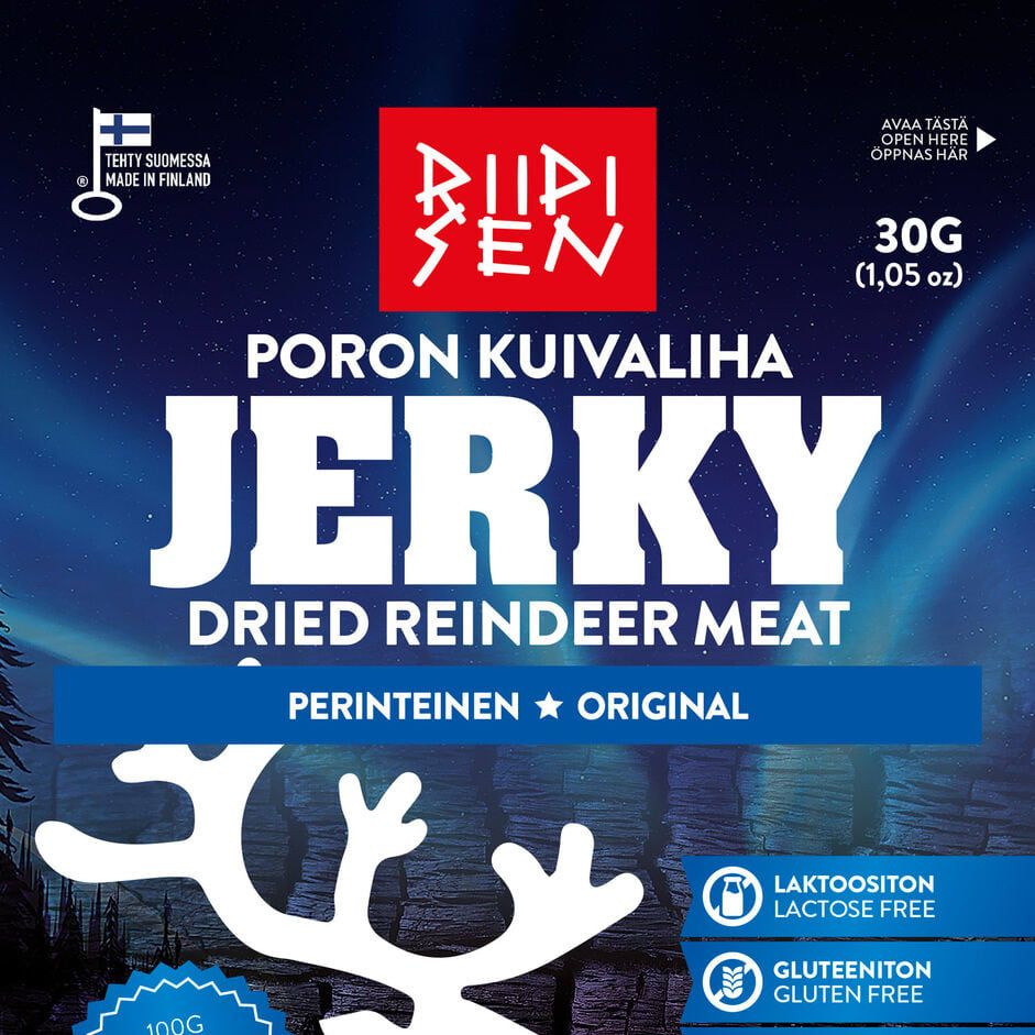 Riipisen Rentier Jerky von Riipisen kommt in einer blauen Packung mit einer weißen Rentierkopf-Silhouette. Dieser finnische Snack ist glutenfrei, laktosefrei, enthält keine Zusatzstoffe, hat einen hohen Proteingehalt und wird aus 300 g getrocknetem Fleisch aus Lappland pro 100 g Jerky hergestellt.