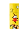 Le baume à lèvres Gustaf & Linnea Moomin Little My est présenté dans un tube cylindrique jaune orné de fleurs dessinées et de Little My sautant de joie, idéal pour conserver votre baume à lèvres écologique préféré.