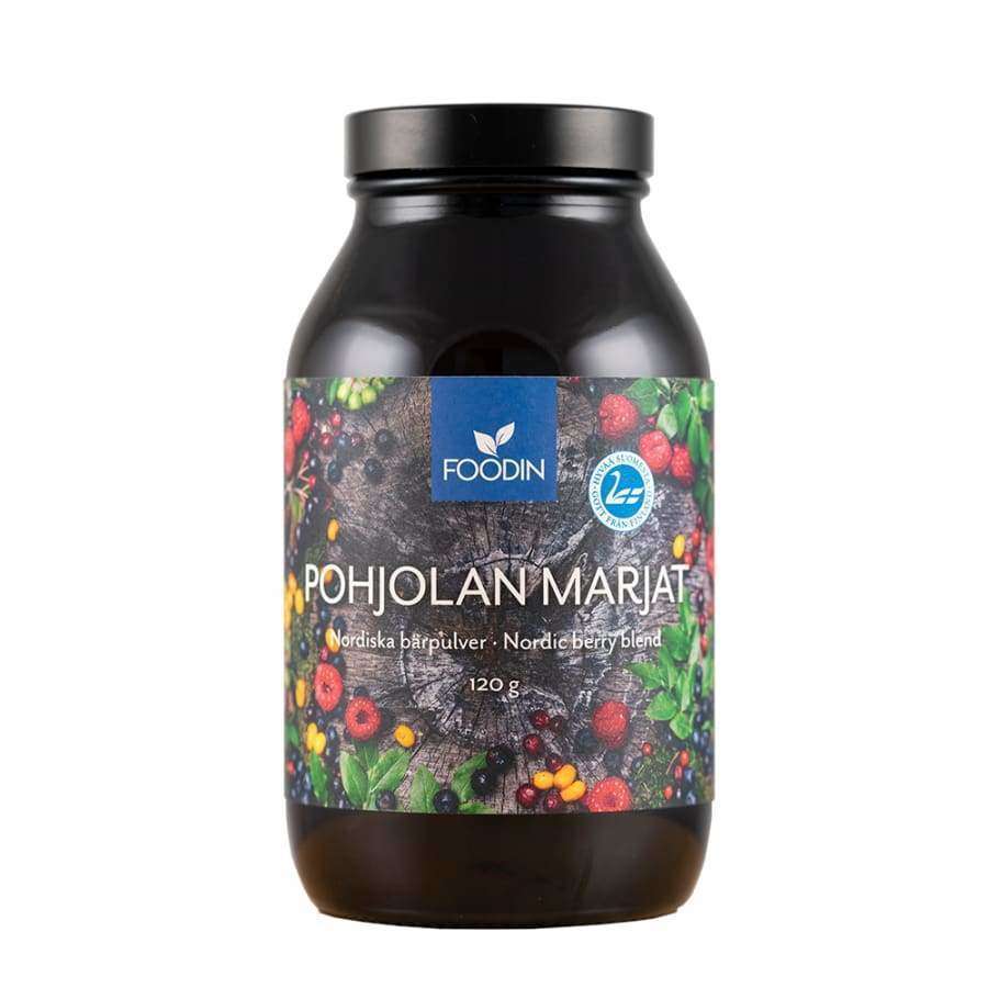 Un barattolo di plastica scura con l'etichetta Foodin Nordic Berry Powder Blend, 120 g, contiene una miscela finlandese di bacche liofilizzate di alta qualità con bacche assortite illustrate sull'etichetta.