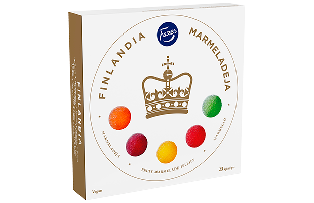 Een witte doos met Fazer Finlandia Fruit Marmalade Jellies van Fazer, versierd met een gouden kroon en vijf kleurrijke jelly's op de voorkant, met tekst in het Fins en Engels.