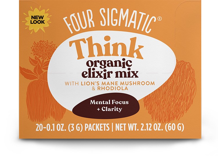 Four Sigmatic Lions Mane, een elixer voor cognitieve ondersteuning van Four Sigmatic, combineert Lion's Mane-paddenstoelenextract en Rhodiola om te helpen bij mentale focus en helderheid. Op de oranje doos staat botanische kunst afgebeeld en wordt de nadruk gelegd op mentale focus + helderheid.